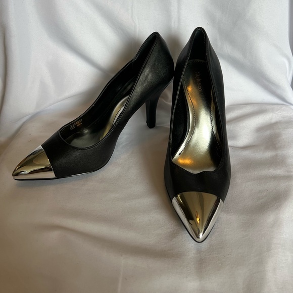 Women’s Black Leather Heels with Silver Pointed Tips Size 5.5 - Picture 2 of 10